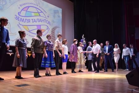 Г.А. Зюганов посетил гала-концерт Всероссийского конкурса детского и юношеского творчества "Земля талантов"