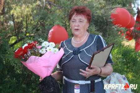 Тюменская область. Депутат-коммунист Тамара Казанцева поздравила активистов первичного отделения «Надежды России» в селе Покровское с годовщиной со дня создания
