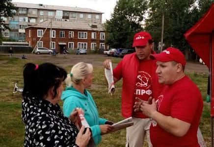 Красноярский край. В районном центре Берёзовка продолжается агитационная работа активистов КПРФ