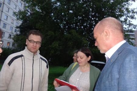 Жители столичного района Зябликово и коммунисты Красногвардейского райкома КПРФ начали сбор подписей за отставку главы управы