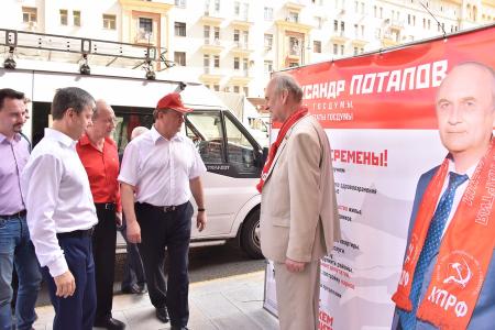 Г.А. Зюганов принял участие в акции «Галерея кандидатов» в Москве