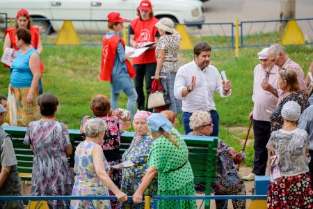 Республика Башкортостан. Жители Уфы активно поддерживают инициативы КПРФ на дворовых встречах с Александром Ющенко