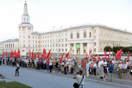 В столице Чувашии Чебоксарах депутаты-коммунисты провели публичную встречу с избирателями