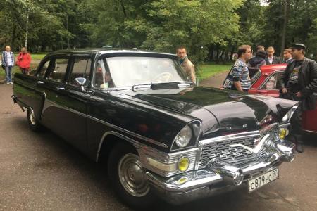 При поддержке КПРФ состоялся первый фестиваль советских автомобилей «Москва и «Москвичи» 