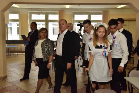 Г.А. Зюганов: «Главная задача школы – подготовить гражданина и патриота». В День знаний лидер КПРФ посетил московскую школу №760