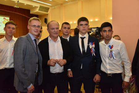 Г.А. Зюганов: «Главная задача школы – подготовить гражданина и патриота». В День знаний лидер КПРФ посетил московскую школу №760