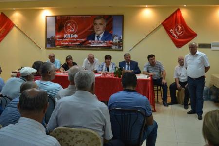 Дагестан. В Каспийске состоялась встреча городского актива КПРФ с кандидатом в депутаты Государственной Думы РФ Махмудом Махмудовым
