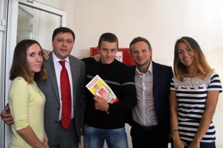 Первый секретарь ЦК ЛКСМ Владимир Исаков и первый секретарь Челябинского обкома КПРФ Игорь Егоров выступили перед студентами МГТУ