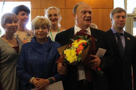 Геннадий Зюганов в подмосковном Красногорске: «Надо подниматься и идти голосовать» 