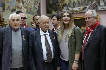 «Наша Родина – СССР». Д.Г. Новиков открыл в Москве выставку картин социалистического реализма