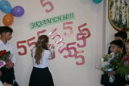 Во время школьной линейки воспитанники «Забайкальского центра специального образования и развития» поблагодарили Владимира Позднякова за спасение жизни