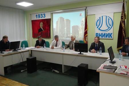 Директор совхоза им. Ленина Павел Грудинин провёл встречу с трудовыми коллективами НИИ в Люберецком районе Московской области