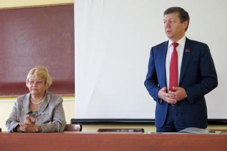 Д.Г. Новиков в ходе поездки в Амурскую область провел встречи во ВНИИ сои и региональном научном центре РАН