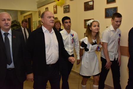 Г.А. Зюганов: «Главная задача школы – подготовить гражданина и патриота». В День знаний лидер КПРФ посетил московскую школу №760