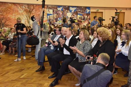 Г.А. Зюганов: «Главная задача школы – подготовить гражданина и патриота». В День знаний лидер КПРФ посетил московскую школу №760