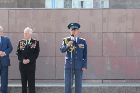 Ямало-Ненецкий АО. В Новом Уренгое на Площади Памяти при поддержке КПРФ установили самолет СУ-24
