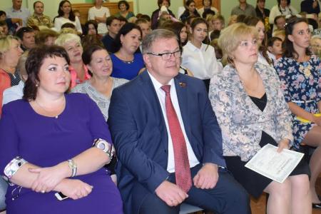 Московская область. Депутат-коммунист Александр Наумов посетил средние школы городов Кашира и Озеры