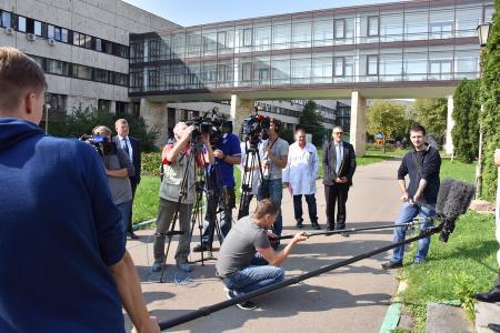 Москва. Г.А. Зюганов посетил НИИ Детской онкологии и гематологии РОНЦ им. Н.Н. Блохина РАМН 