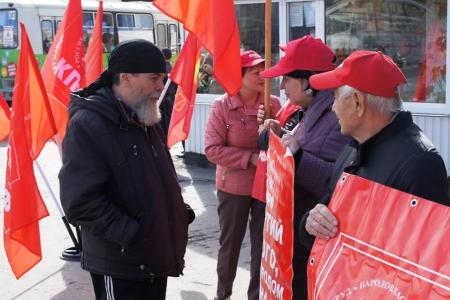 Курган. «Мы не сдались!». Зауральские коммунисты вышли на пикет 
