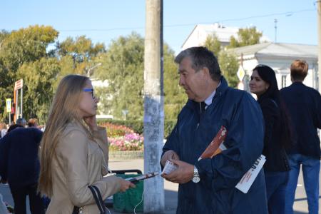 Барнаульские коммунисты в день города провели серию пикетов