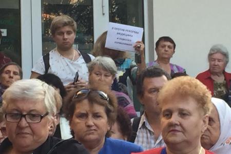 Коммунисты помогают жителям Белгорода спасти от закрытия медицинский центр