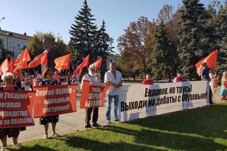 В Краснодаре прошли теледебаты кандидатов в депутаты по 46 округу Обухова (КПРФ) и Катунина («Патриоты России»). Единоросс Евланов, по всей видимости, струсил и на дебаты не явился