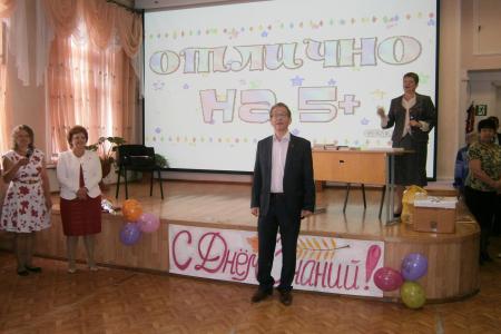 Во время школьной линейки воспитанники «Забайкальского центра специального образования и развития» поблагодарили Владимира Позднякова за спасение жизни