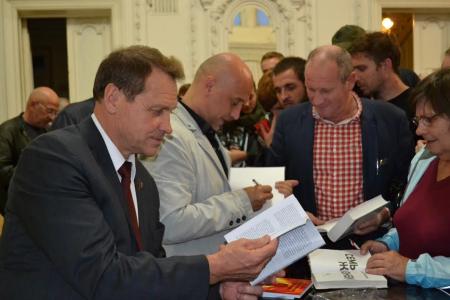 Нижний Новгород. Сергей Шаргунов и Захар Прилепин провели творческие встречи