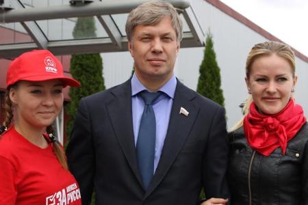 Геннадий Зюганов в подмосковном Красногорске: «Надо подниматься и идти голосовать» 