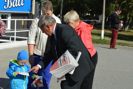 Барнаульские коммунисты в день города провели серию пикетов