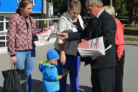 Барнаульские коммунисты в день города провели серию пикетов