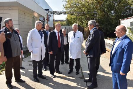 Москва. Г.А. Зюганов посетил НИИ Детской онкологии и гематологии РОНЦ им. Н.Н. Блохина РАМН 
