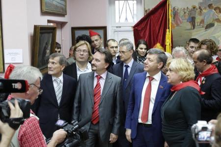 «Наша Родина – СССР». Д.Г. Новиков открыл в Москве выставку картин социалистического реализма