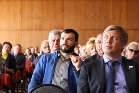 Московская область. В Солнечногорске Геннадий Зюганов и Алексей Русских познакомились с научными разработками