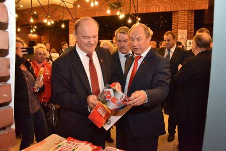 "Мы правы, мы сможем!". Г.А. Зюганов выступил на II Внеочередном съезде народных депутатов Москвы