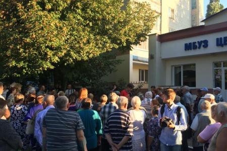 Коммунисты помогают жителям Белгорода спасти от закрытия медицинский центр