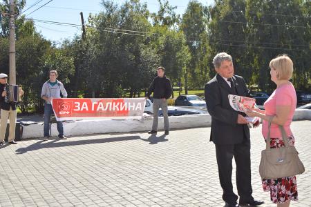 Барнаульские коммунисты в день города провели серию пикетов
