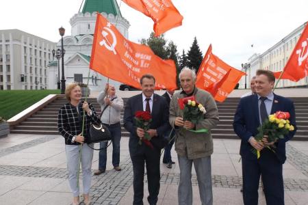 Василий Лановой прибыл в Нижний Новгород поддержать команду КПРФ на выборах