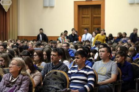 Первый секретарь ЦК ЛКСМ Владимир Исаков и первый секретарь Челябинского обкома КПРФ Игорь Егоров выступили перед студентами МГТУ