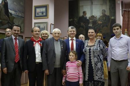«Наша Родина – СССР». Д.Г. Новиков открыл в Москве выставку картин социалистического реализма