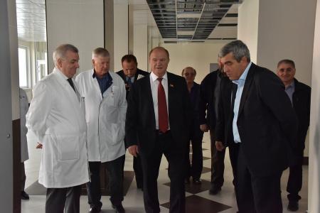 Москва. Г.А. Зюганов посетил НИИ Детской онкологии и гематологии РОНЦ им. Н.Н. Блохина РАМН 