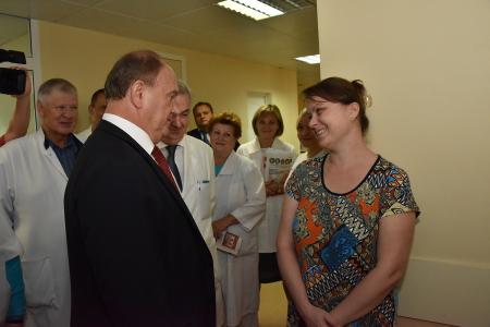 Москва. Г.А. Зюганов посетил НИИ Детской онкологии и гематологии РОНЦ им. Н.Н. Блохина РАМН 