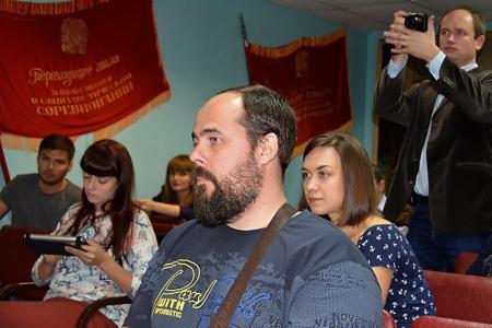 ​В Барнауле писатели и журналисты Сергей Шаргунов и Захар Прилепин пообщались с алтайскими СМИ
