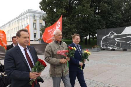 Василий Лановой прибыл в Нижний Новгород поддержать команду КПРФ на выборах