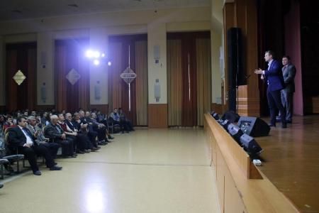 Первый секретарь ЦК ЛКСМ Владимир Исаков и первый секретарь Челябинского обкома КПРФ Игорь Егоров выступили перед студентами МГТУ