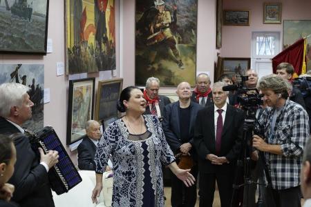 «Наша Родина – СССР». Д.Г. Новиков открыл в Москве выставку картин социалистического реализма