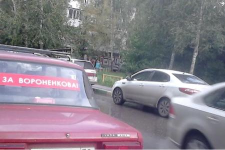 Нижегородцы на автомобилях выражают поддержку Денису Вороненкову