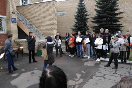 На митинг с требованиями достроить жилье вышли обманутые дольщики ЖК Спортивный квартал в Новой Москве 