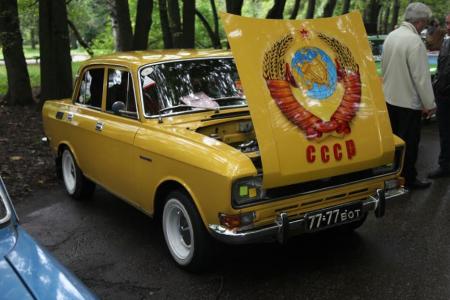 При поддержке КПРФ состоялся первый фестиваль советских автомобилей «Москва и «Москвичи» 