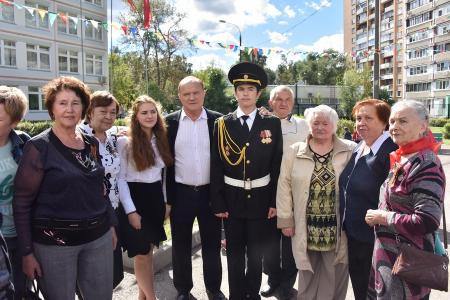 Г.А. Зюганов: «Главная задача школы – подготовить гражданина и патриота». В День знаний лидер КПРФ посетил московскую школу №760